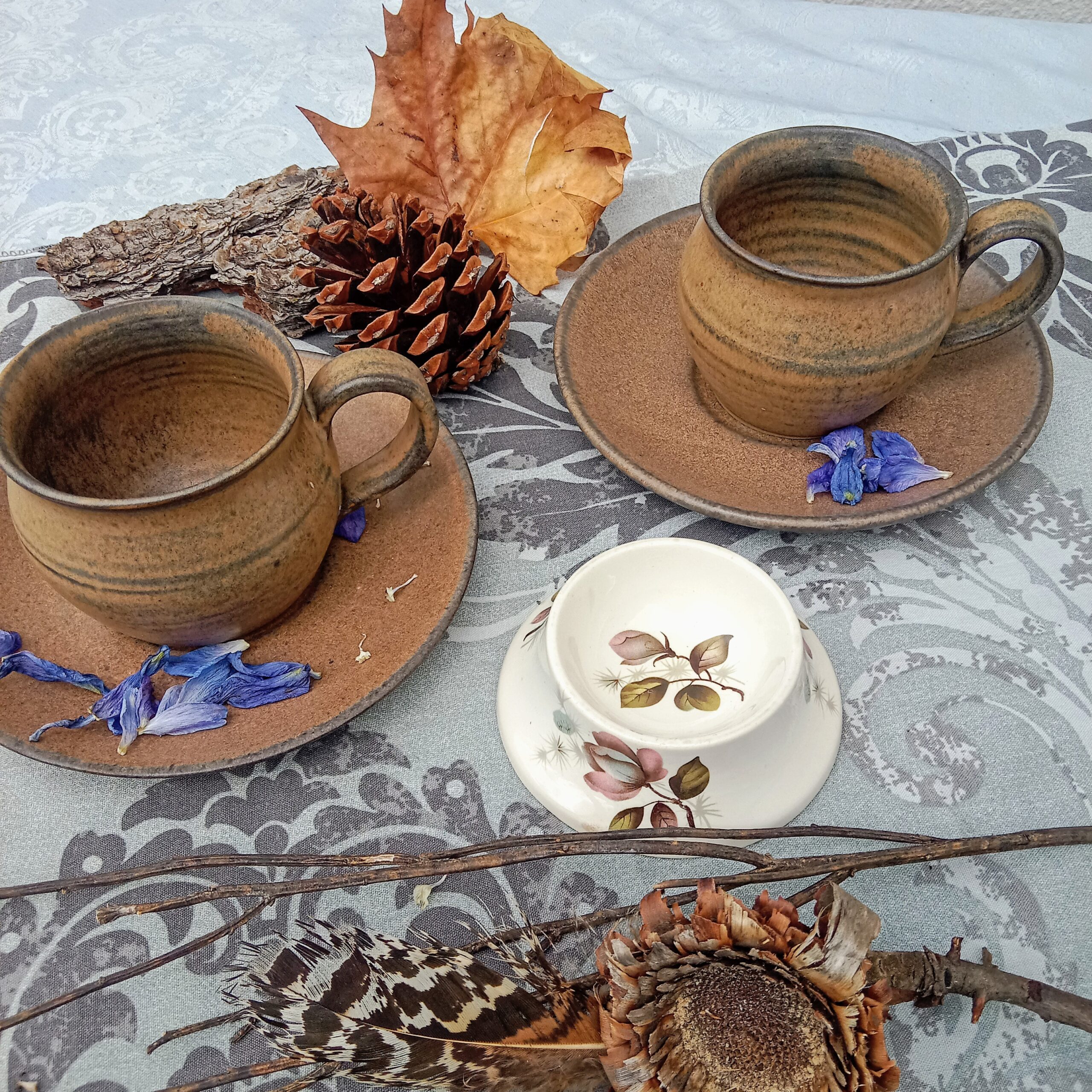 Stoneware tubby mugs and saucers