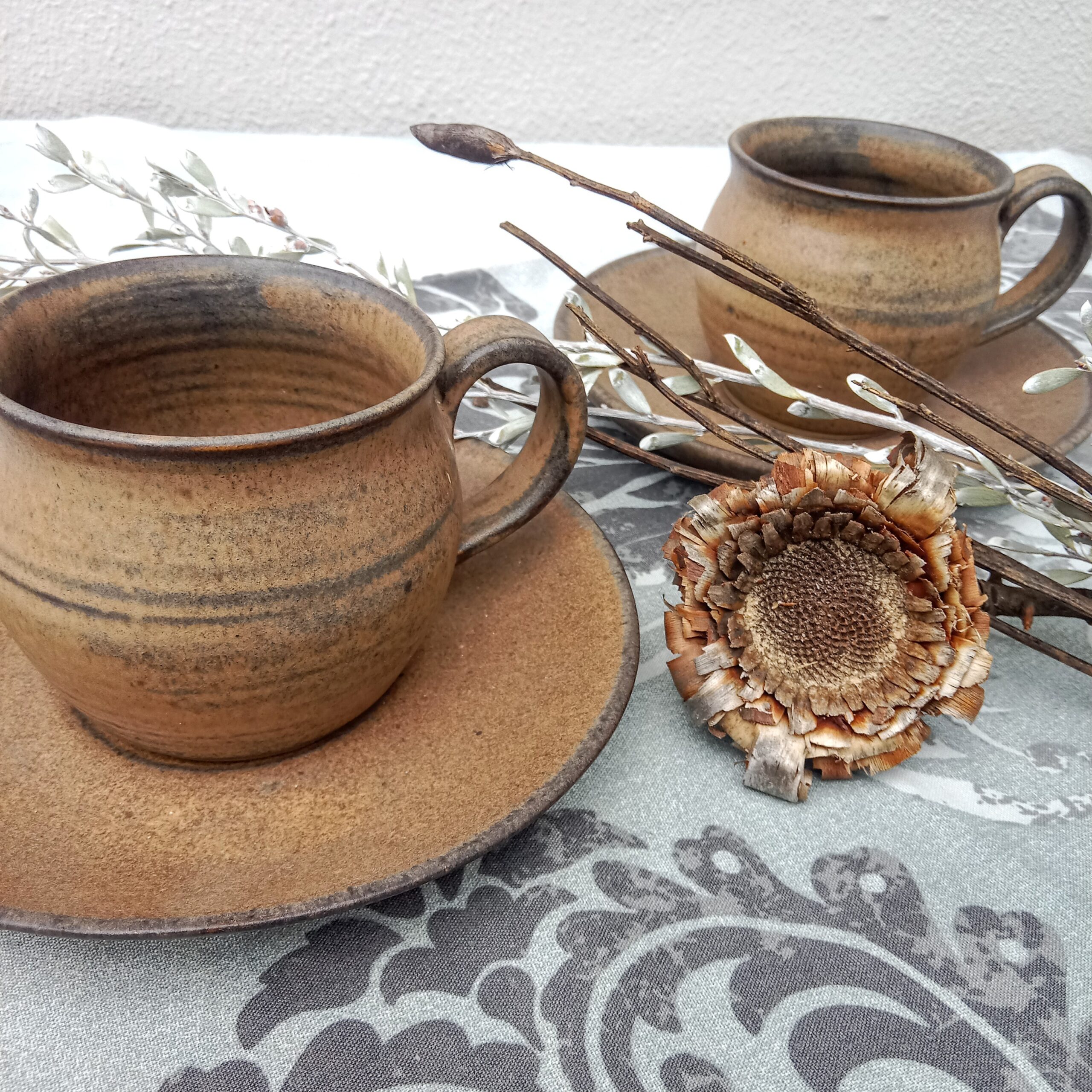 Stoneware tubby mugs and saucers - Image 2