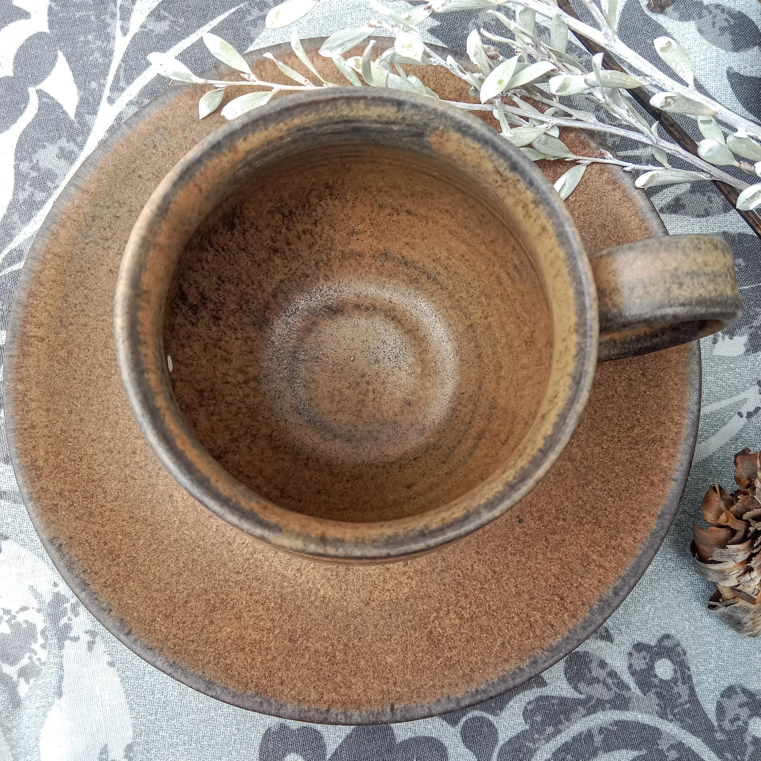 Stoneware tubby mugs and saucers - Image 4