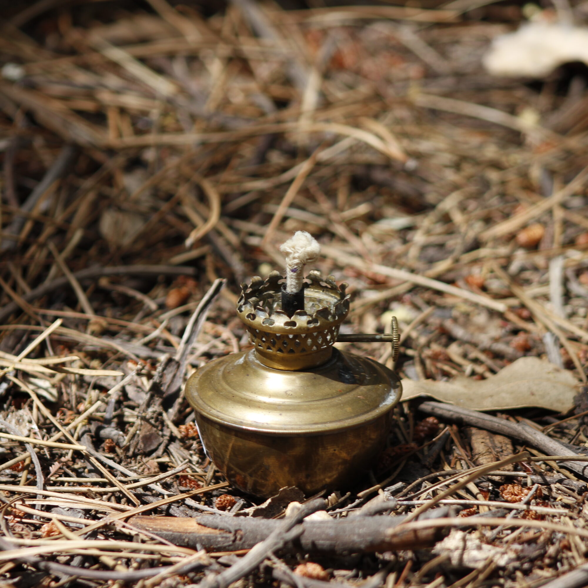 Brass paraffin lamp